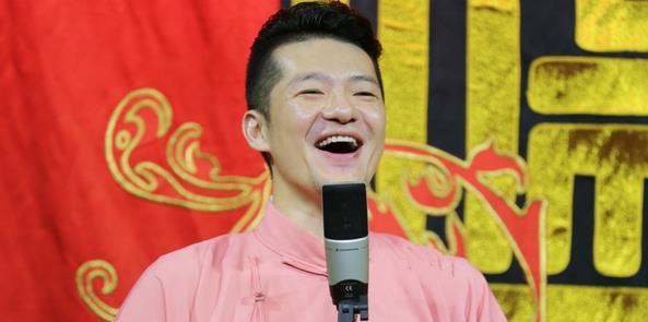 要按规矩也是郭德纲和高峰的师叔,只是谢金的年纪却不大.