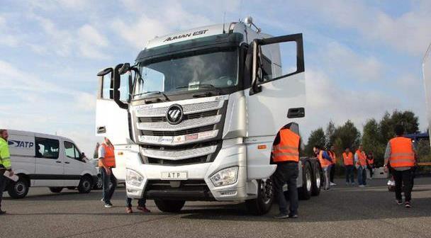 为啥美国卡车全是大长头 而我们的国产卡车都是 小平头 车头 卡友 驾驶员 货车 美国 汽车