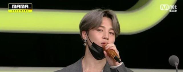Bts斩获mama年度专辑 Suga带伤亮相 正在恢复中 Suga 金南俊 Mnet 防弹少年团 亚洲音乐盛典