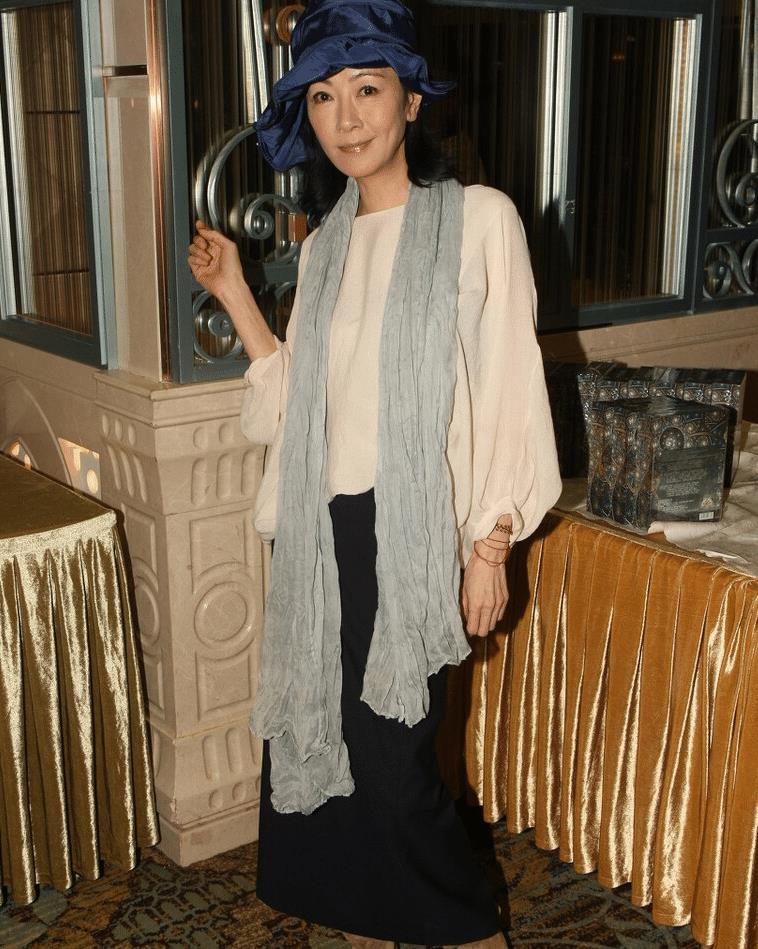 袁洁莹自然老去的样子可真美,素颜气质都不赖,可惜衣服没选好_腾讯