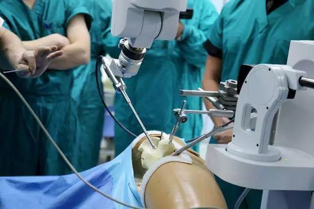 每日学术微创与精准时代的关节外科