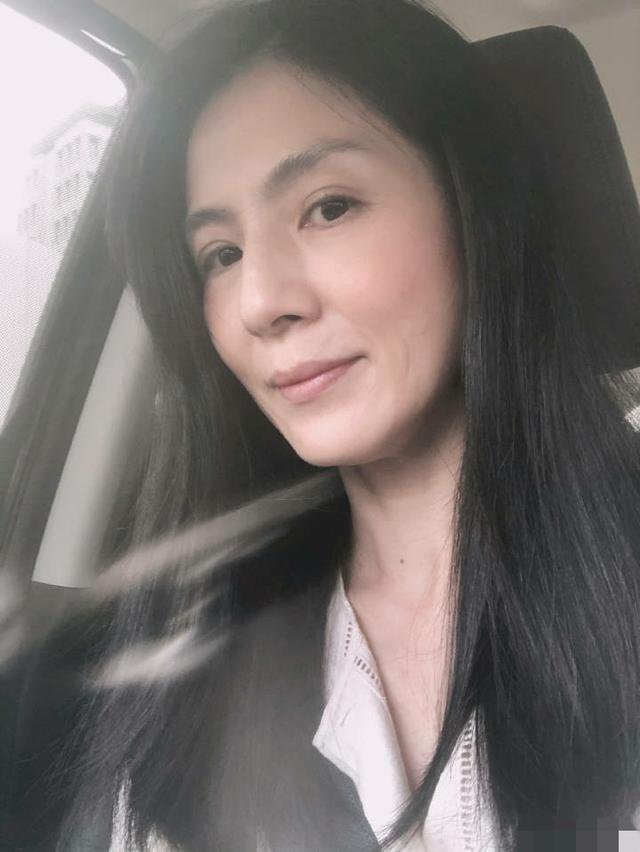 祝福优雅自信的杨采妮在未来家庭依然幸福,生活永远甜蜜.