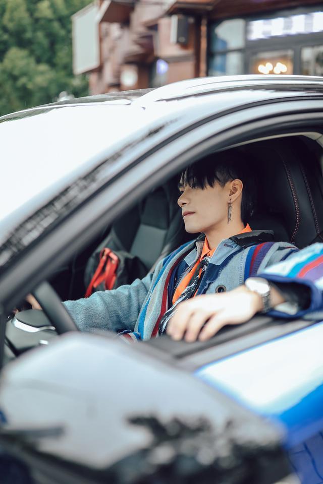 年轻人第一辆车怎么选居家运动它都有易烊千玺同款座驾别错过