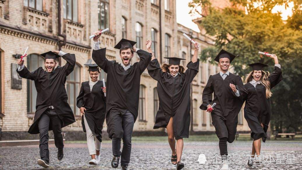 自考美国留学奖学金多少(美国大学全额奖学金多少钱)