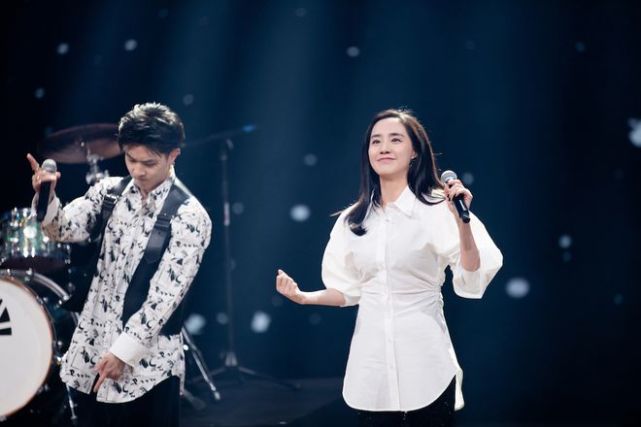 王智助阵演员请就位2终极盛典签约赵薇