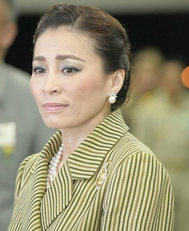 苏提达王后端庄美丽,已经是宫斗戏的赢家,可是却有了憔悴之色