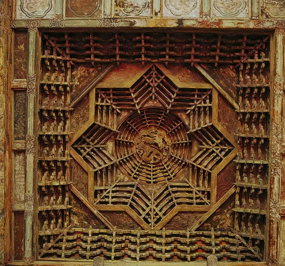 藻井是模仿古代穴居建筑的结构发展而成的,就像屋顶上的天花板一样