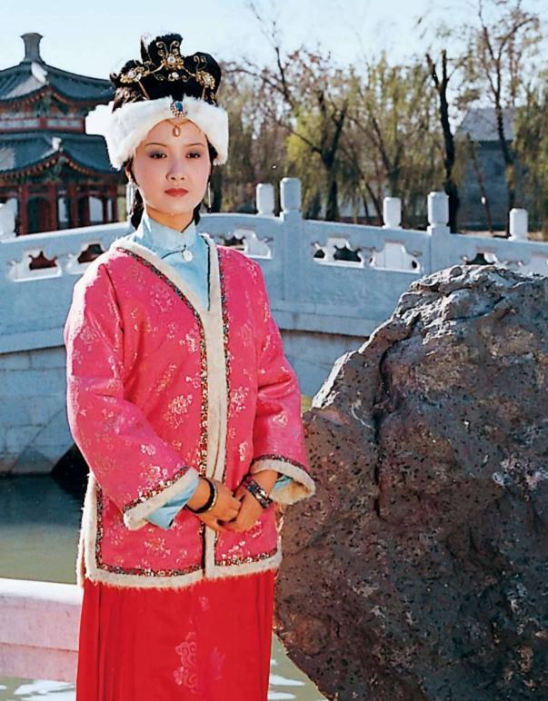 还是在红楼外的读者,辱骂她的人都不在少数,而最后王熙凤的结局也很让