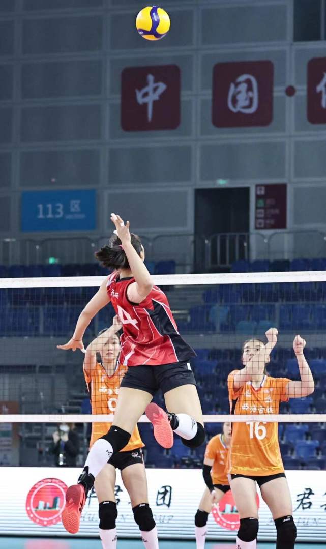 辽宁华君女排笑开颜31胜浙江轻松晋级六强
