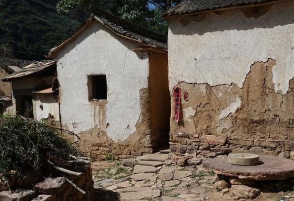 黎城县西井镇,有一个被称为新庄村的传统古村落,是一个典型的土山村落