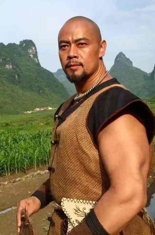 妻子如此的善解人意,对自己的体谅和包容,晋松却被妻子感动到了,他
