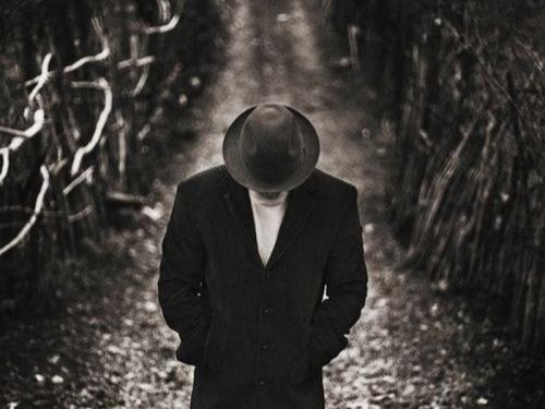 人到中年看起来热闹非凡其实是荒凉无比