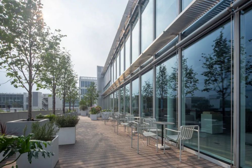 Herman Miller亮相2022深圳时尚家居设计周，打造不一样的「花园」