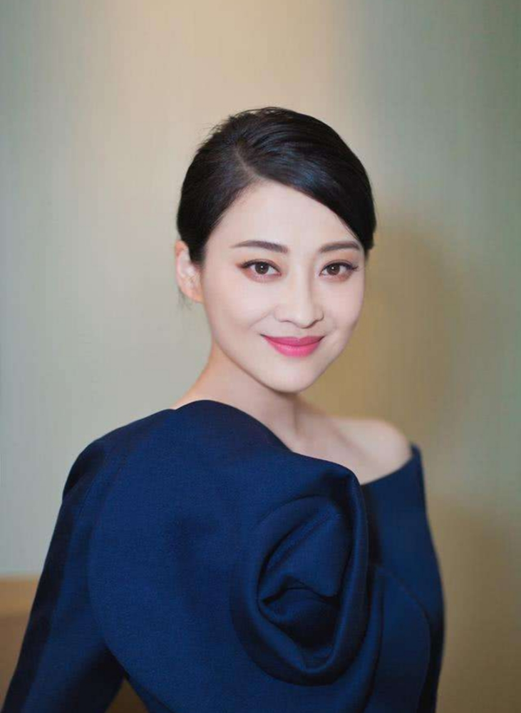 一起看看女星梅婷的家超大客厅变游乐场沙发真的值8万元吗