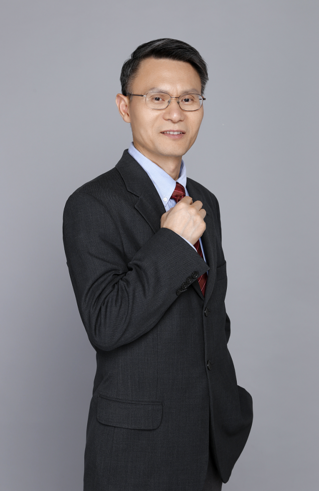 深埋在血脉之中的家国情怀让三人拉勾承诺一起回国创业