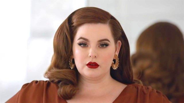 全球最胖的500斤女模特,脱下外套的瞬间,全场男士瞬间沸腾