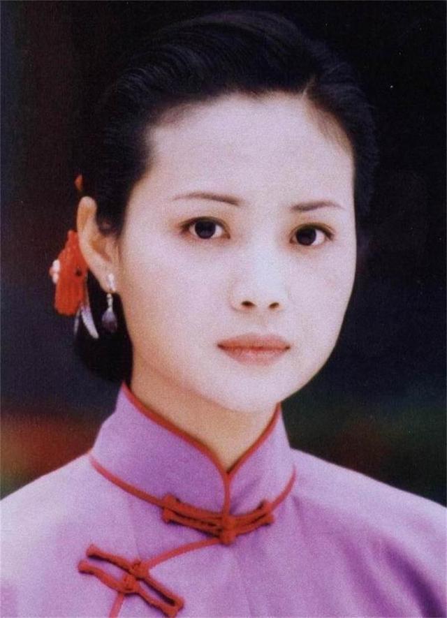 《梦断紫禁城》里的冯月瑶等人,给人留下了知书达理,温婉可人的印象.