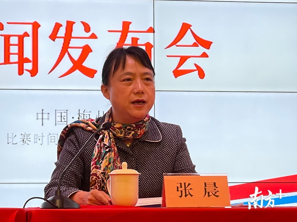 张晨表示,要把梅州打造成为国内国际知名的专业的足球赛事承办地,要