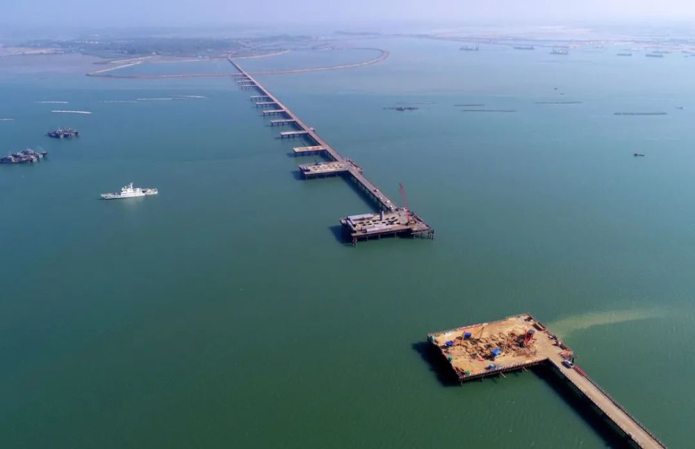 壮观阳江港特大桥海中栈桥全面贯通