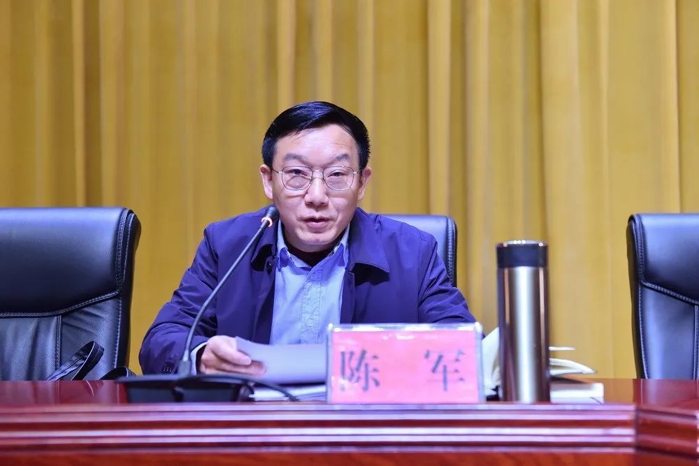 全会精神州委宣讲团报告会上,陈军从党和国家事业取得的历史性成就