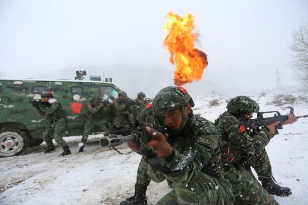 近日武警辽宁总队朝阳支队紧贴城市反恐任务需求坚持从难,从严,从实战