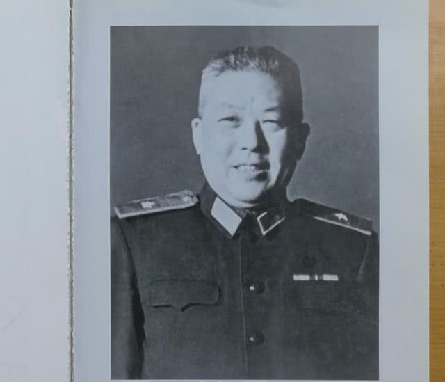 革命时,潘振武一腔热血,奋不顾身,希望救百姓于水火;为官时,潘振武