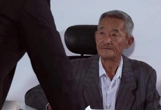 应宝林最早登上荧幕是在2003年的《天龙八部》中饰演了枯荣大师,剧中