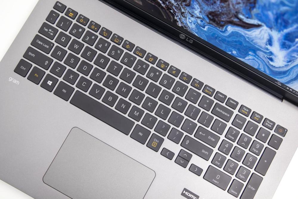 职场全能助手lggram17轻薄大屏兼顾