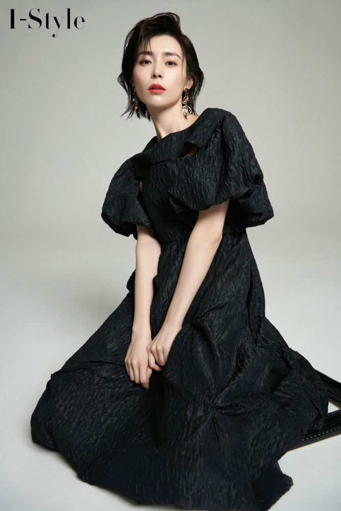 可飒可仙让卢杉解锁短发女生的百变穿搭