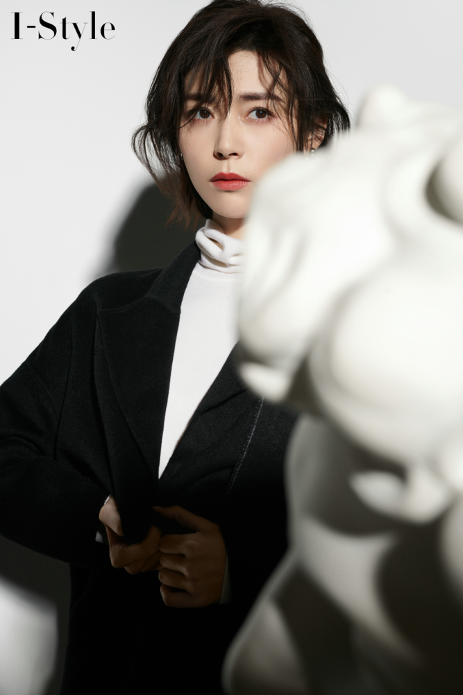 可飒可仙让卢杉解锁短发女生的百变穿搭