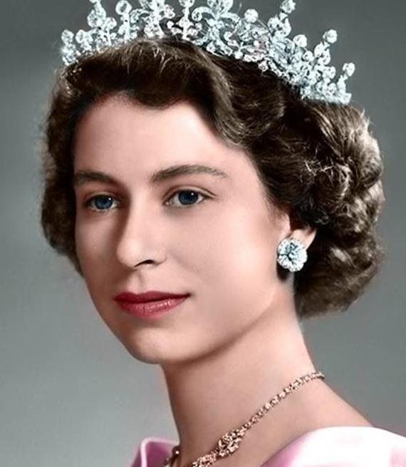 英女王年轻时太美了穿奢华礼服太惊艳比女星走红毯都时髦