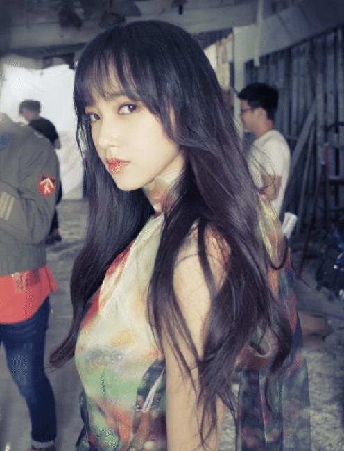 程潇"渐变绿"发色迷人,肤色不白不敢驾驭,效果似漫画人物?