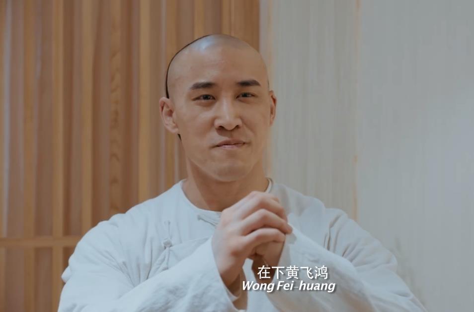 的小弟,一直帮昆叔贩毒,后来在咖啡馆交易的时候正好被店员林耀辉发现