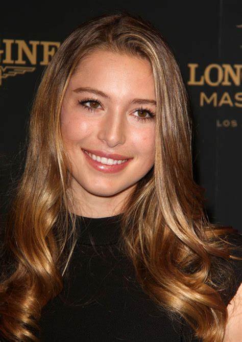 乔布斯22岁超高颜值小女儿分不到遗产当模特拍沐浴照谋生