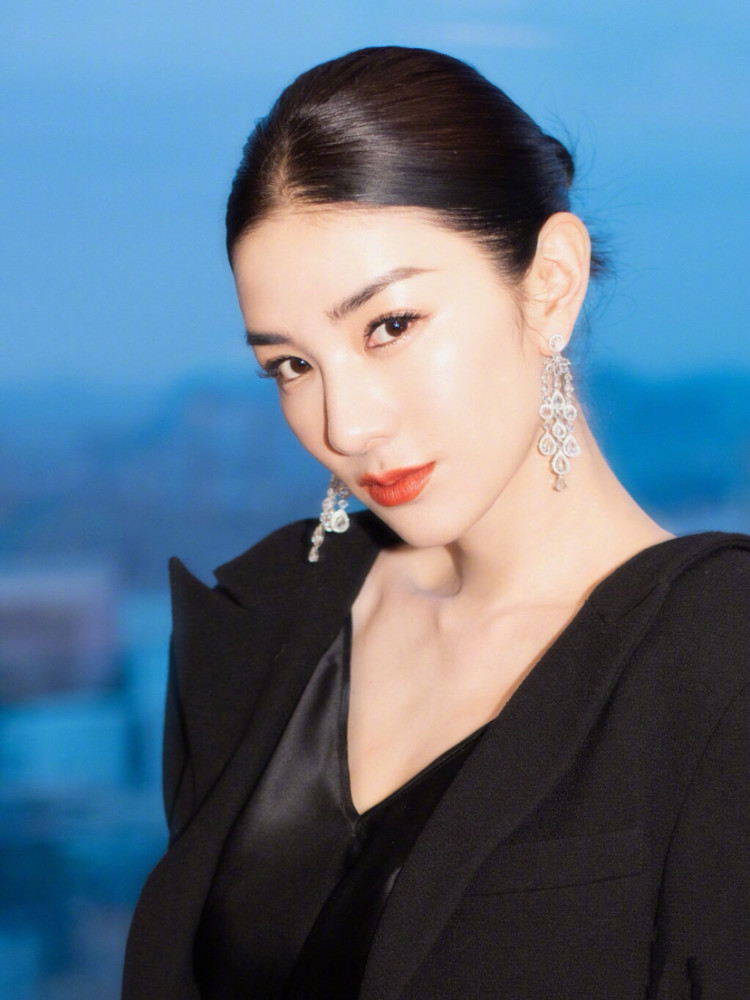 黄奕张歆艺称愿出资帮助坠楼女婴-WordPress极简博客