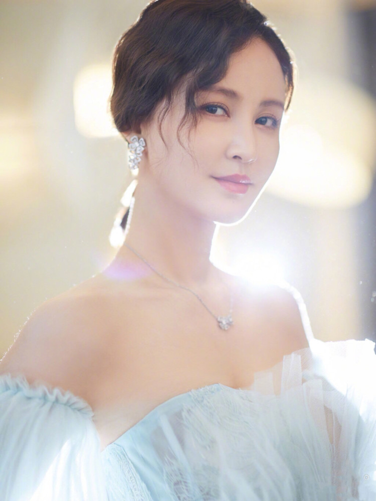 黄奕张歆艺称愿出资帮助坠楼女婴-WordPress极简博客