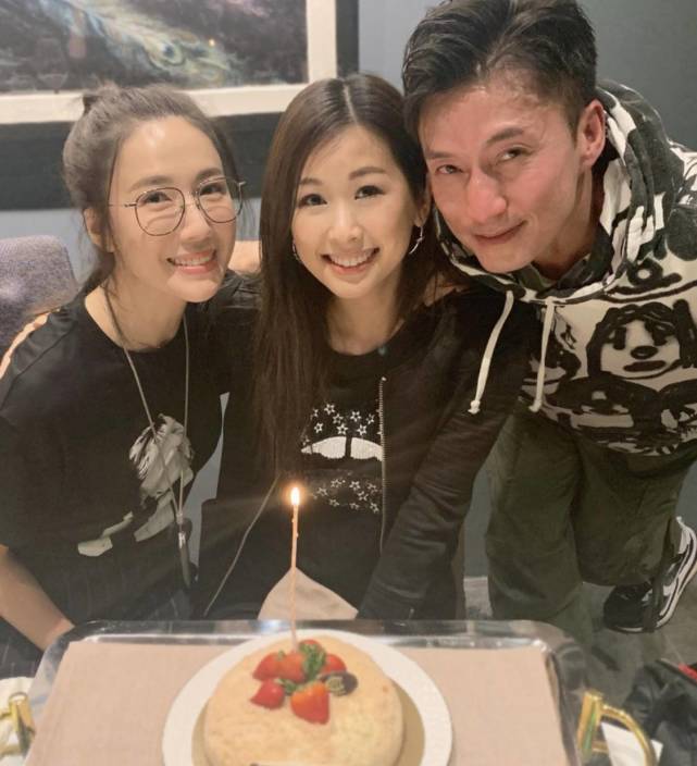 李施嬅不看好王浩信拿视帝大赞胡杏儿演技精湛透露新年安排