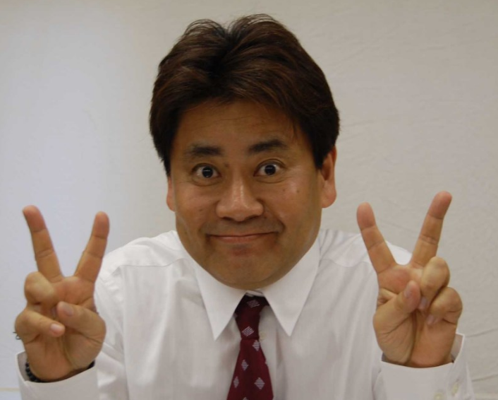 作者车田正美的另外一部作品《钢铁神兵》献声,他的配音角色是"北斗"