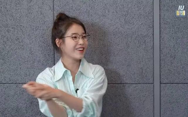Iu亲弟弟让姐姐堂皇上热搜的发言 李知恩私下里缺乏人性 李知恩 李钟勋