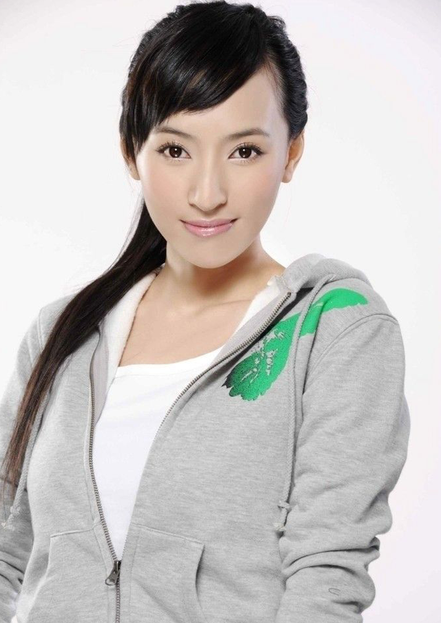 在《大秦赋》中饰演韩霓的演员是黄小戈,她跟白宇的