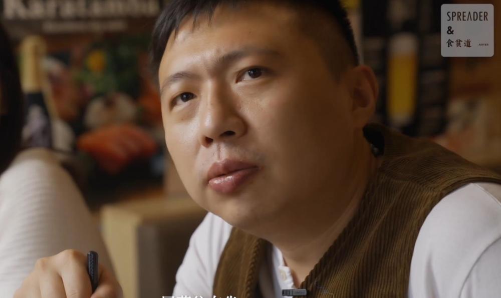 记者王冰冰与饼叔吃饭摄影师镜头太会了冰冰表示爆红很困扰