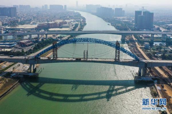 广东:南沙港铁路又架钢虹