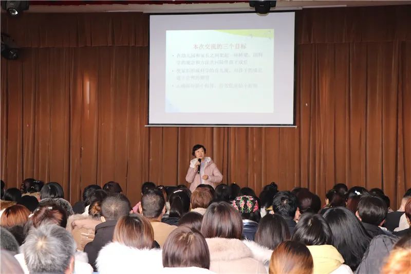 蒲城县第二幼儿园邀请陕西学前师范学院专家王怡作专题讲座