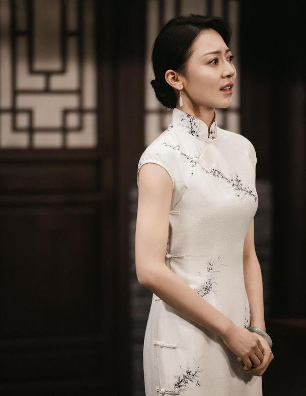 不愧是杨幂看中的人黄梦莹穿旗袍演依萍身材曼妙气质温婉
