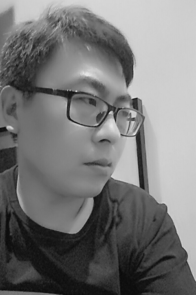 赵彦彬社交平台晒自拍黑白照配文写作不在于写的多好而在于有多真