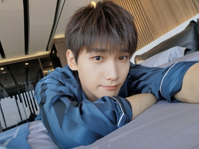 邢昭林恋情曝光被拍到和女子举动亲密该女子疑似北电的大学生