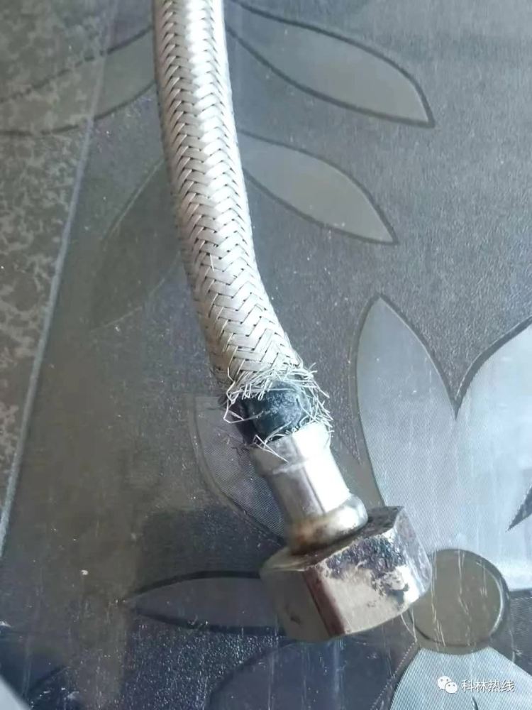 温州一小区业主,出差后家里水管爆裂!损失惨重,责任在谁?_腾讯新闻