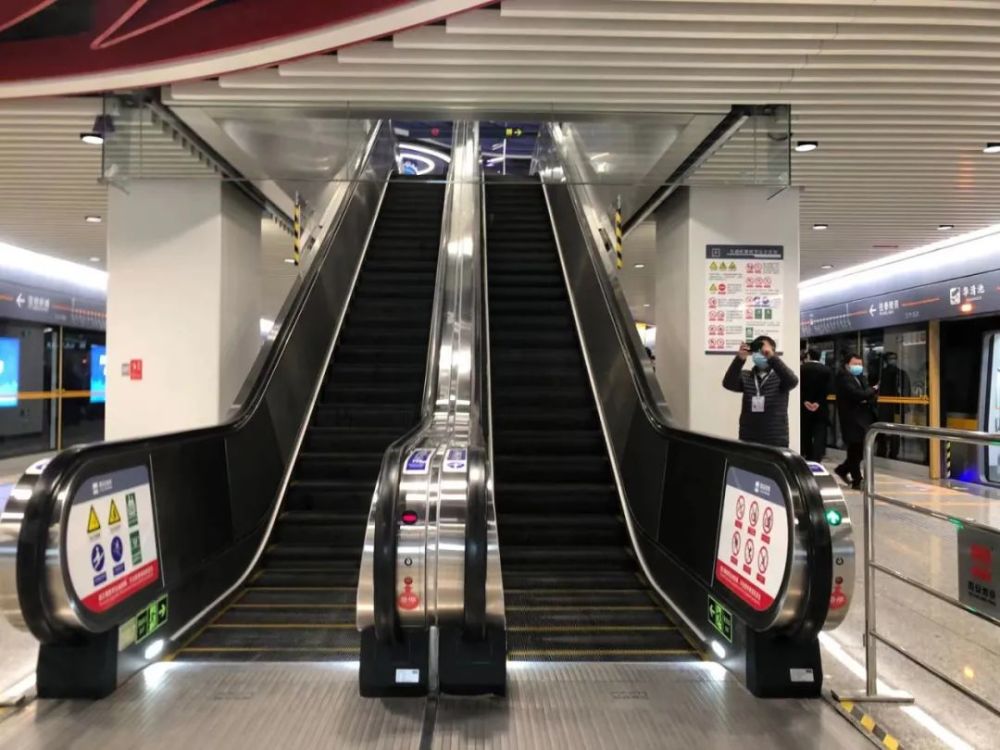 西安地铁9号线临潼线活力橙来了