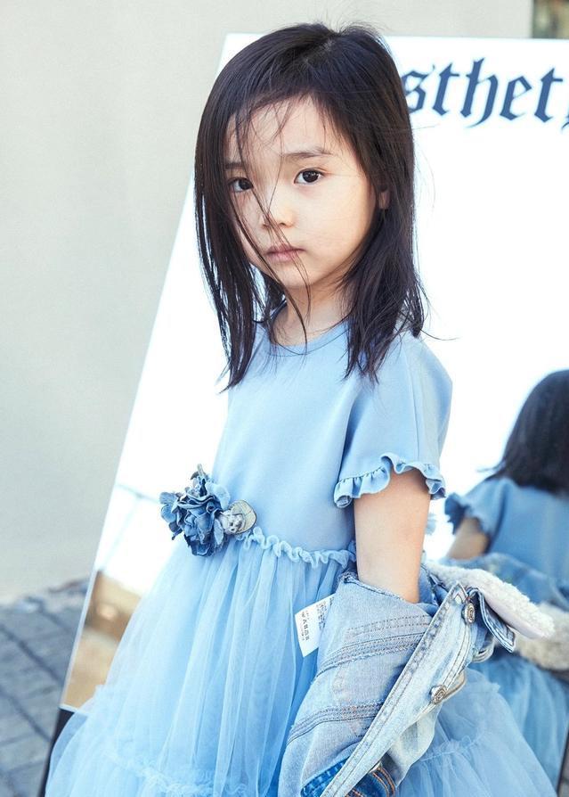 梅婷7岁女儿拍大片小红帽造型充满童话感大名包含甜蜜寓意