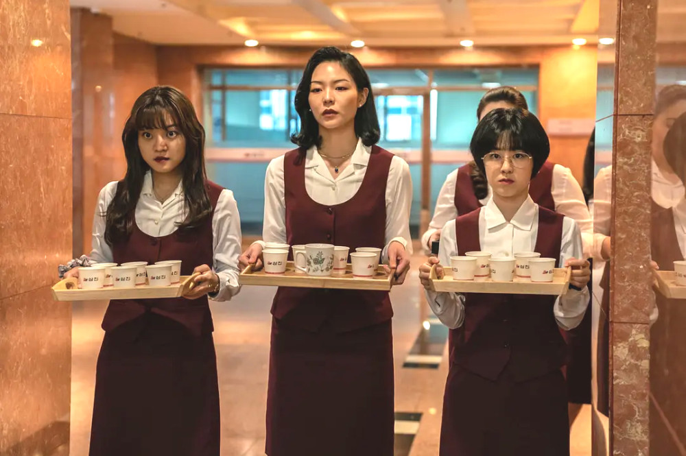 真实事件改编电影 90年代职场女性视角 联手揭露公司不正之风 腾讯新闻